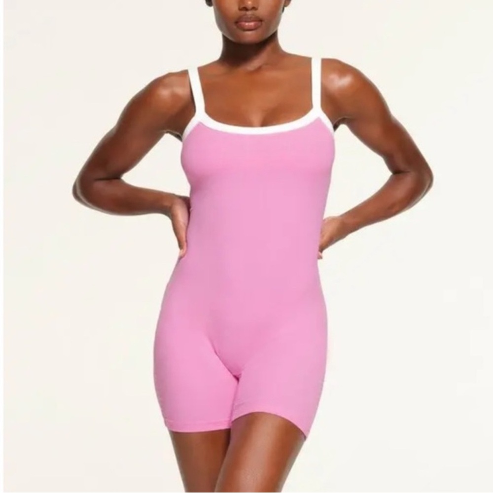 SKIMS NWT Soft Scoop Ringer Lounge Onesie size small pink